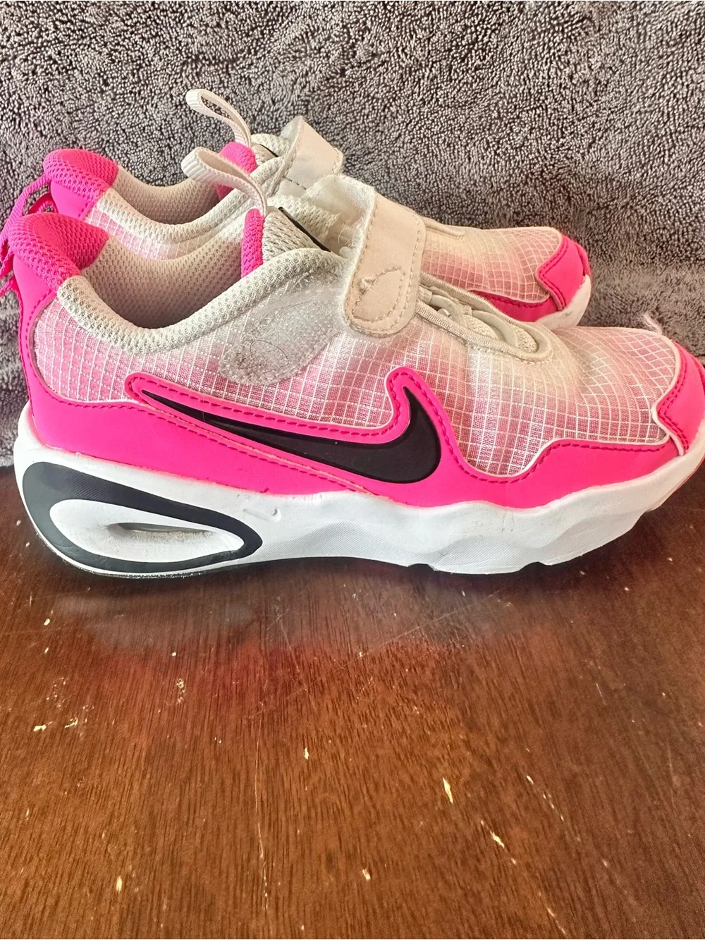 Nike bright pink